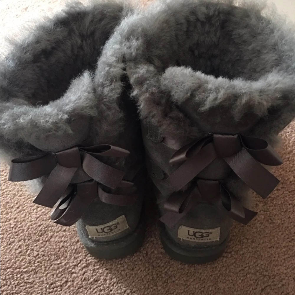 Woman’s gray ugg boots